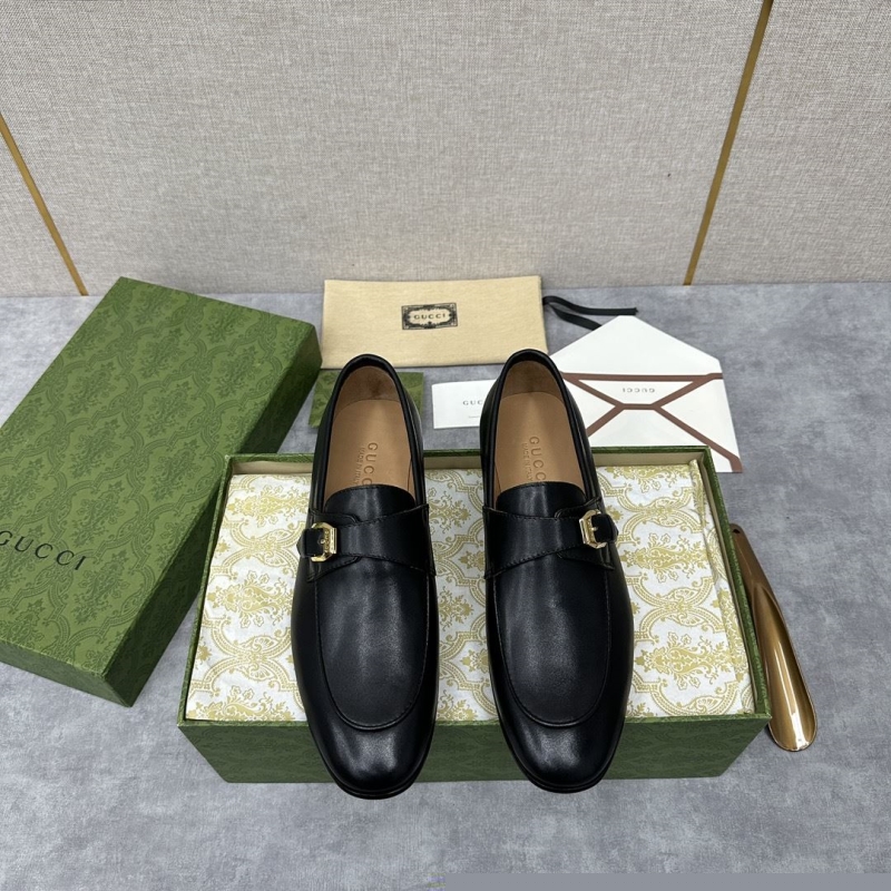 G*u*i leather shoes